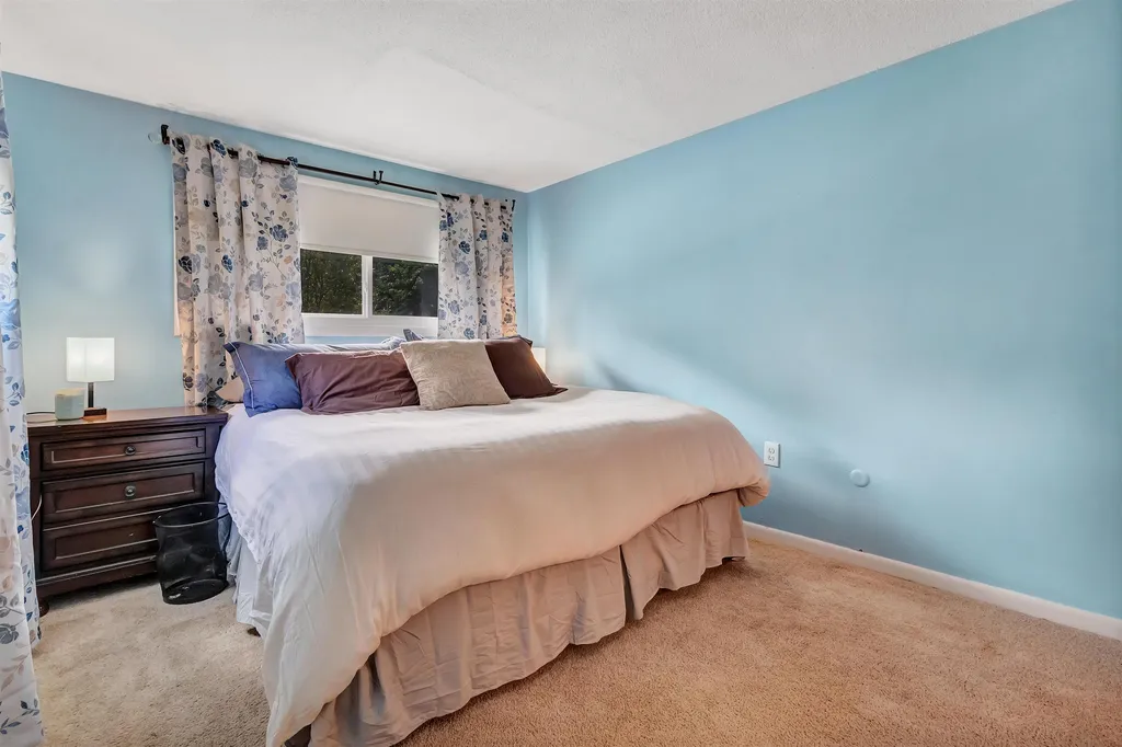 72 Walnut Avenue North Hampton NH 03862