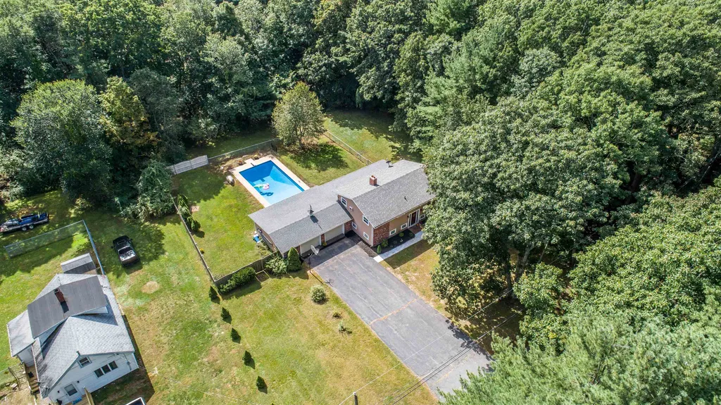 72 Walnut Avenue North Hampton NH 03862