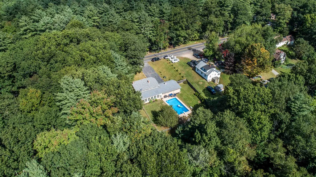 72 Walnut Avenue North Hampton NH 03862