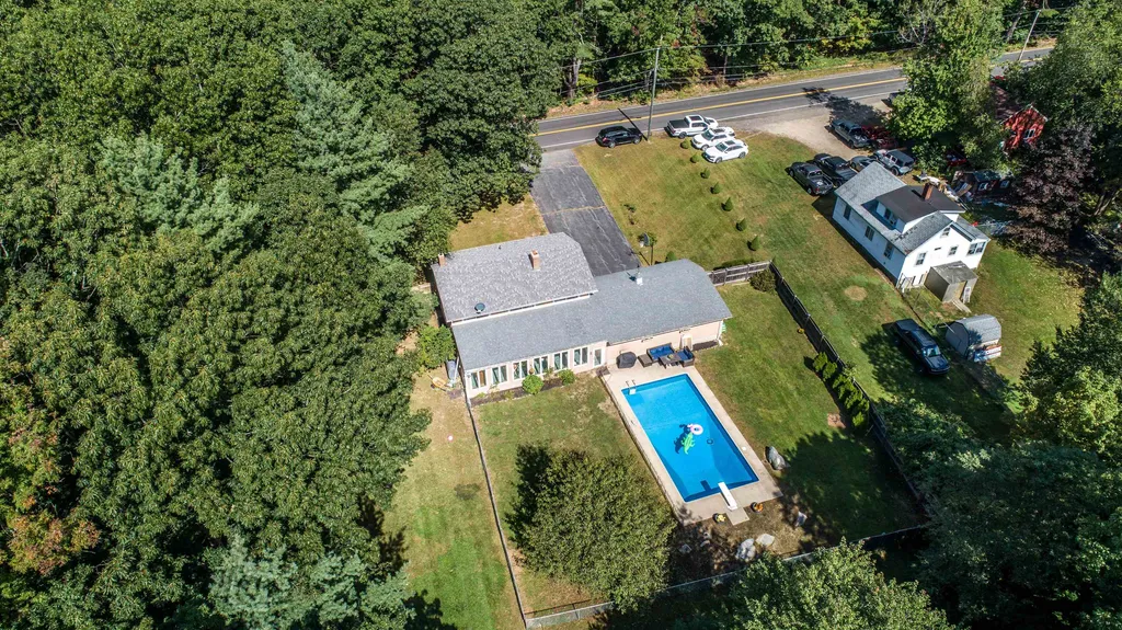 72 Walnut Avenue North Hampton NH 03862