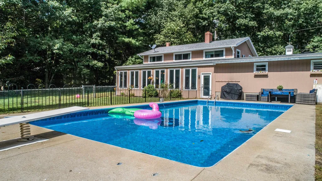 72 Walnut Avenue North Hampton NH 03862