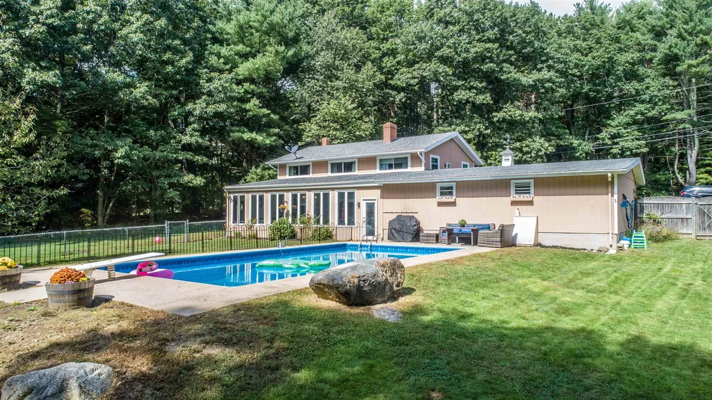 72 Walnut Avenue North Hampton NH 03862