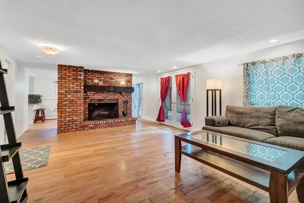 72 Walnut Avenue North Hampton NH 03862