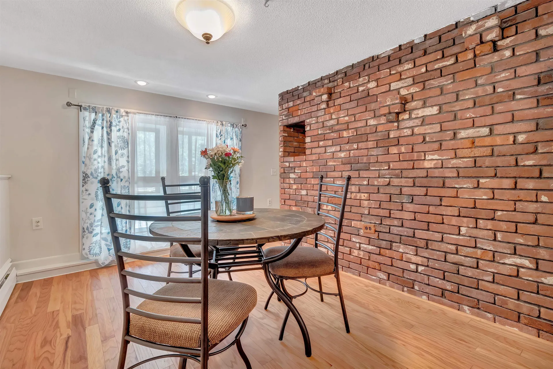 72 Walnut Avenue North Hampton NH 03862