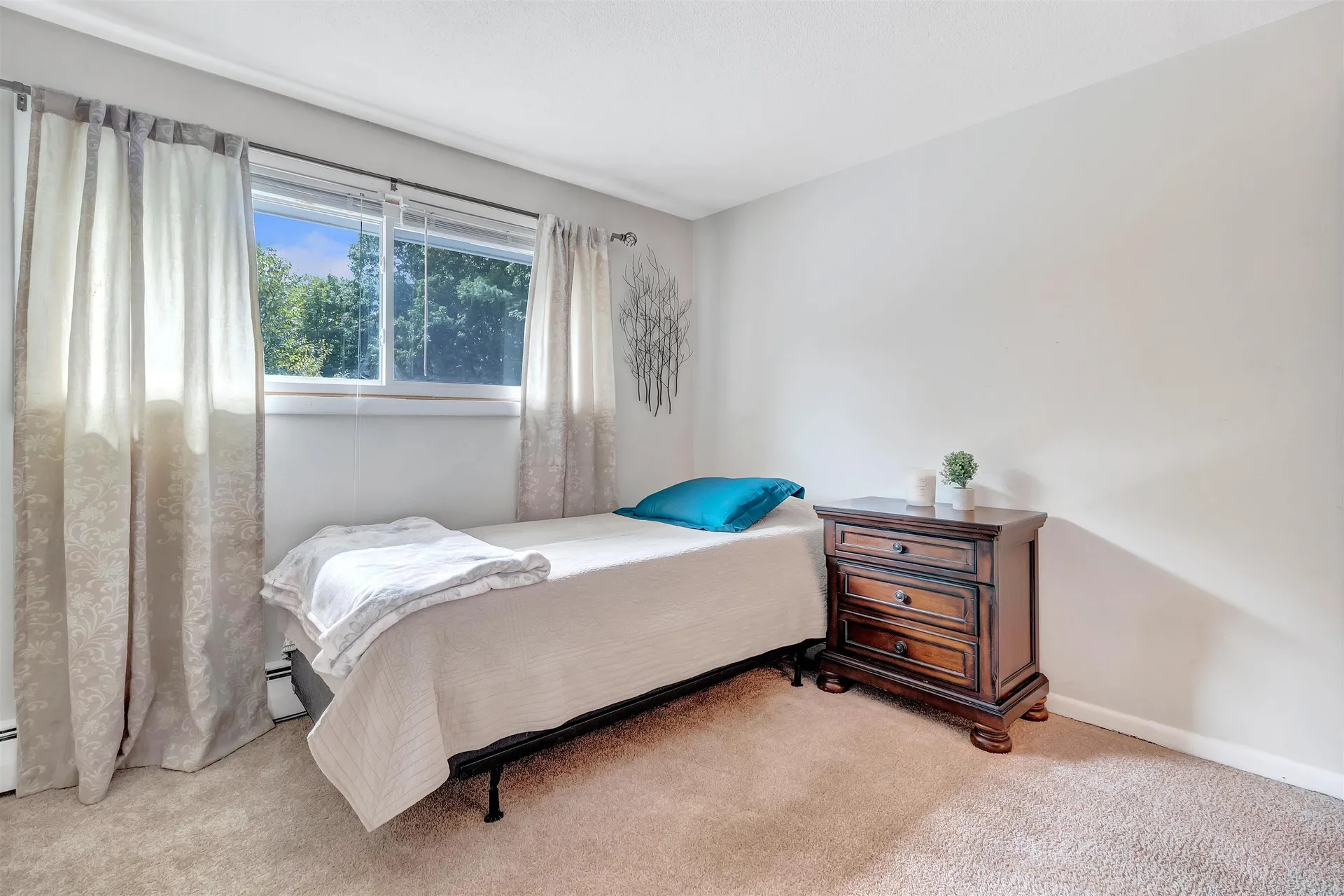 72 Walnut Avenue North Hampton NH 03862