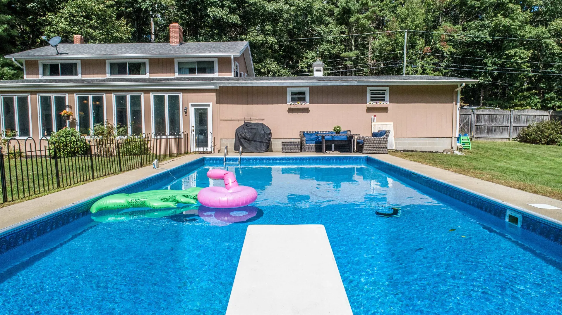 72 Walnut Avenue North Hampton NH 03862