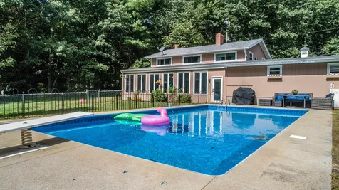 72 Walnut Avenue North Hampton NH 03862