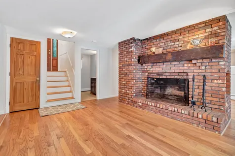 72 Walnut Avenue North Hampton NH 03862