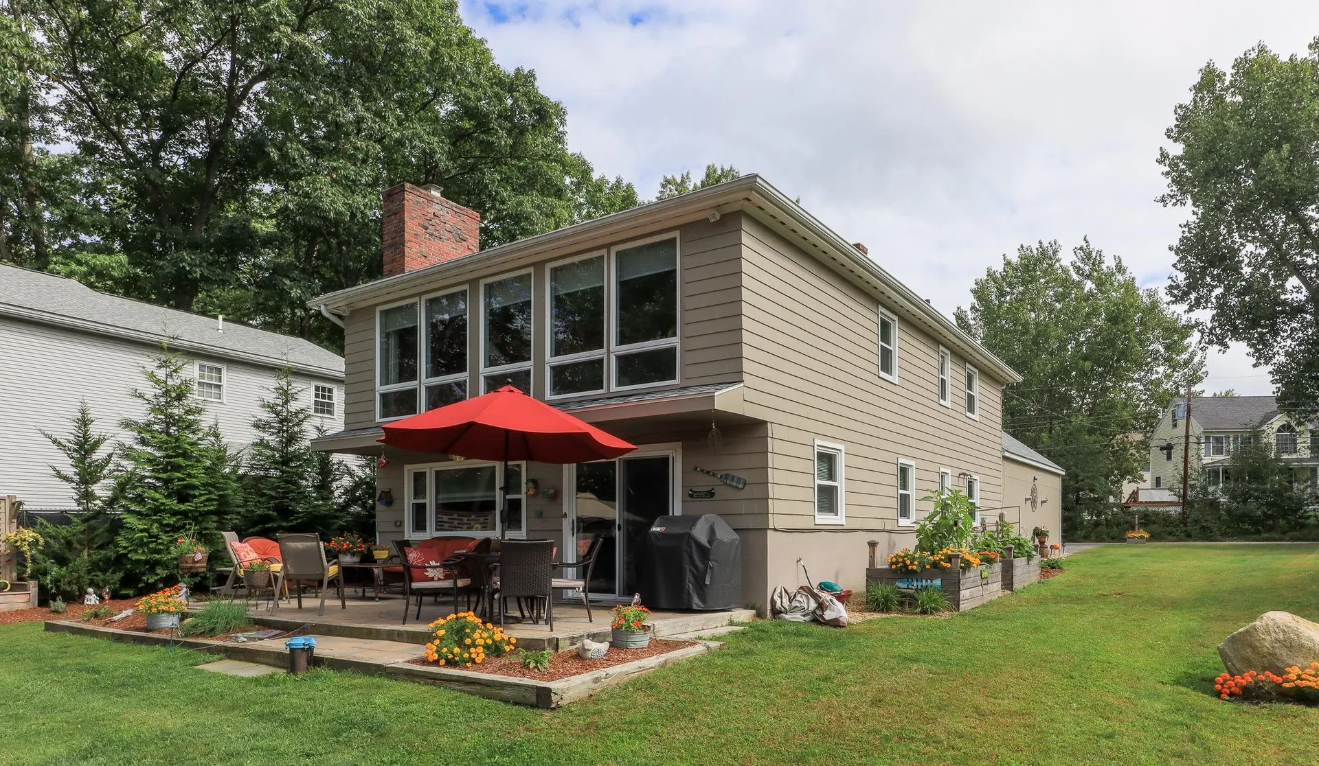 21 Escumbuit Road Derry NH 03038