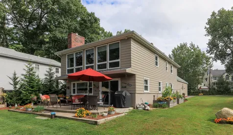 21 Escumbuit Road Derry NH 03038