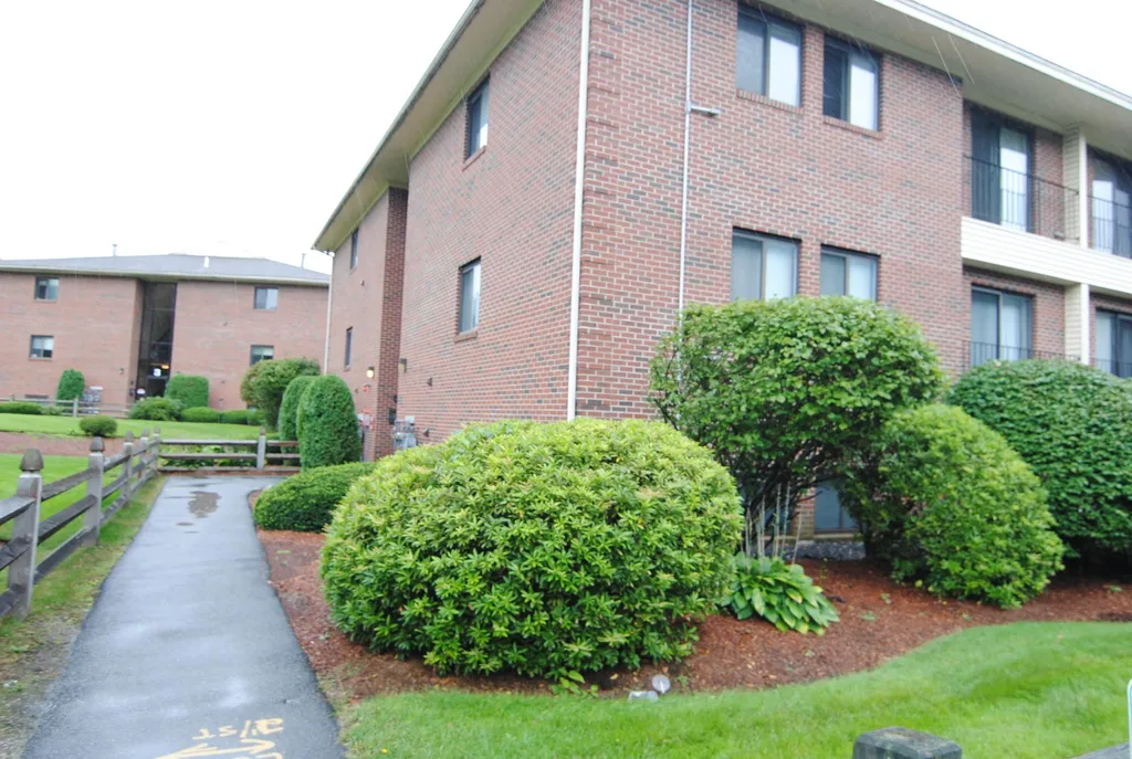 226 Abbott Farm Lane Hudson NH 03051