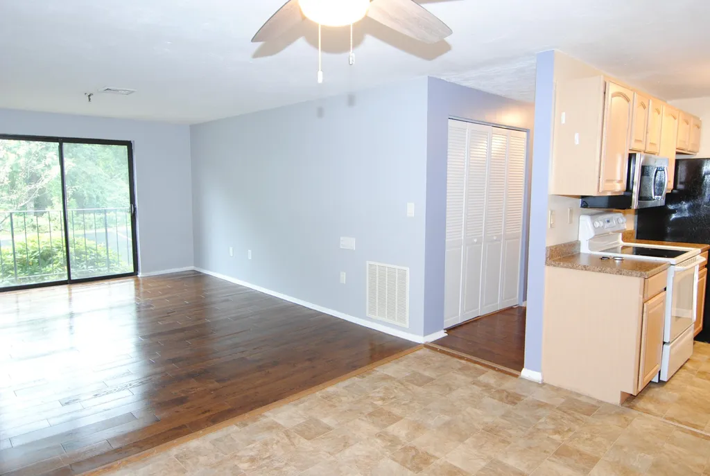 226 Abbott Farm Lane Hudson NH 03051