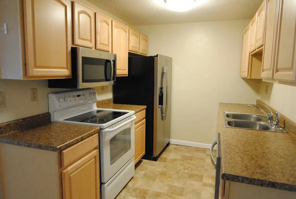 226 Abbott Farm Lane Hudson NH 03051