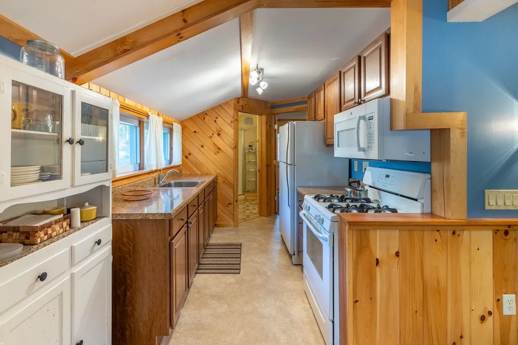 713 Halls Lake Road Newbury VT 05051