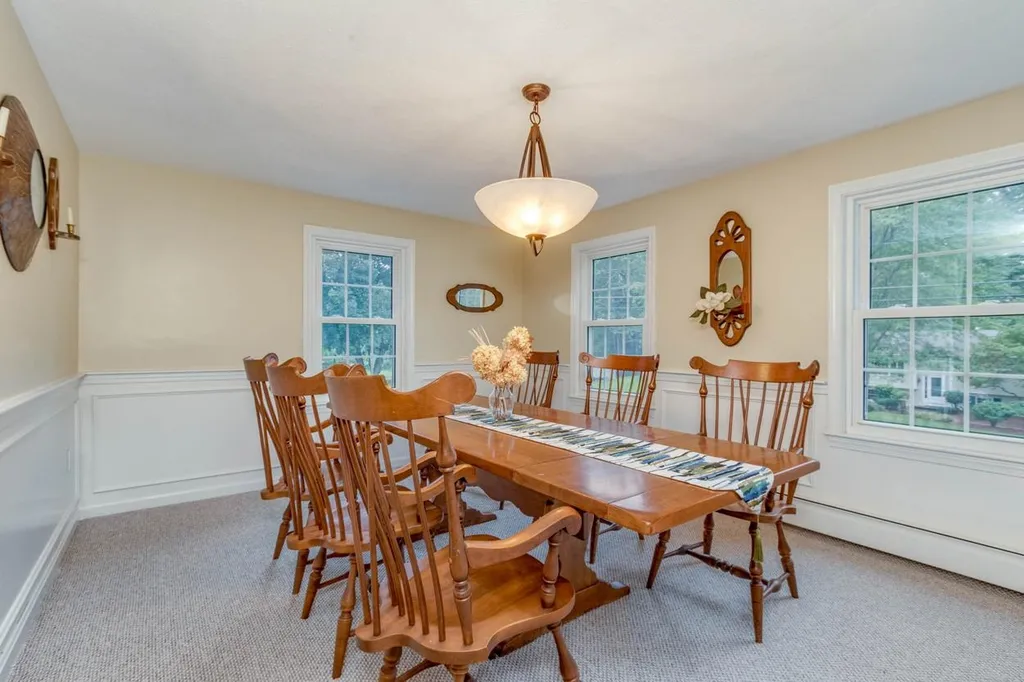 17 Hyacinth Drive Nashua NH 03062