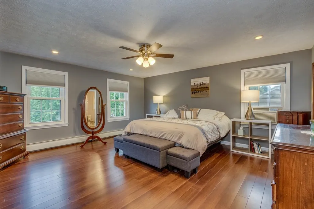 17 Hyacinth Drive Nashua NH 03062