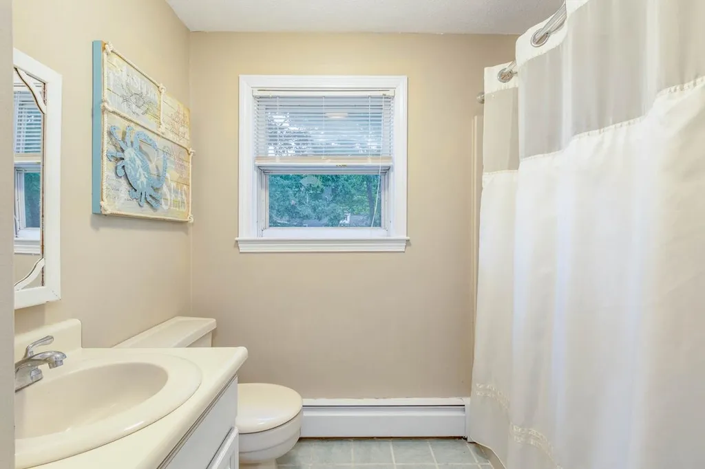 17 Hyacinth Drive Nashua NH 03062