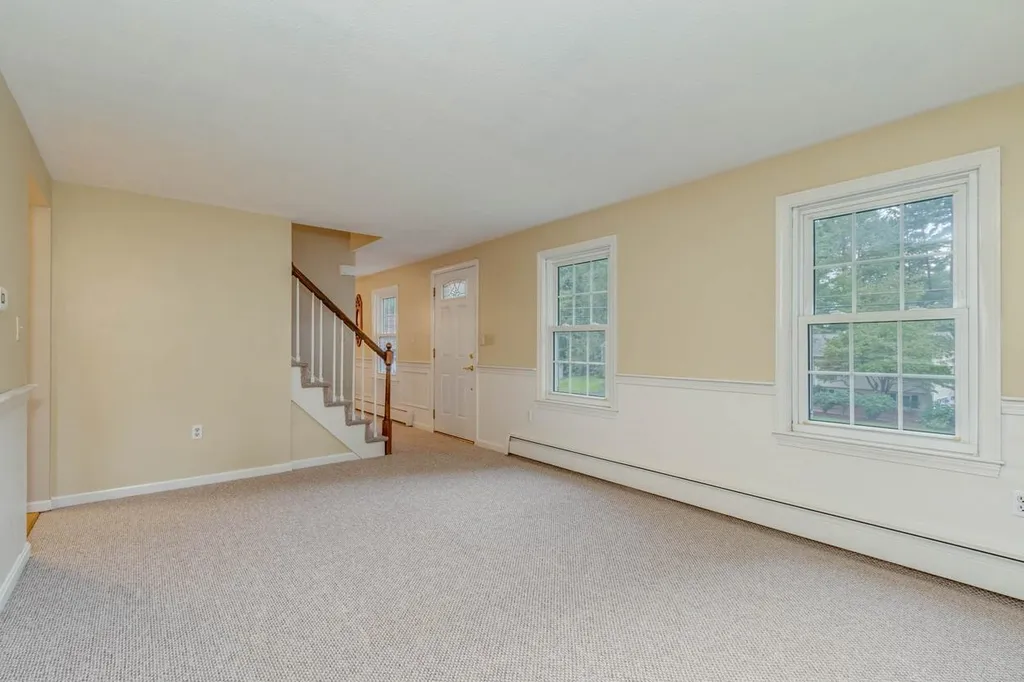 17 Hyacinth Drive Nashua NH 03062