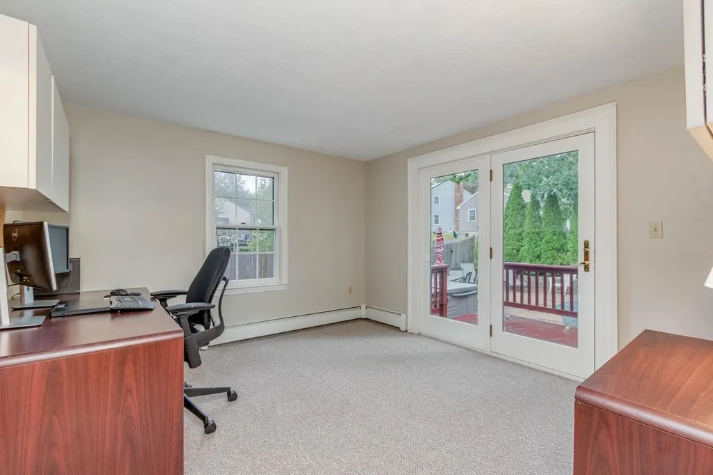 17 Hyacinth Drive Nashua NH 03062