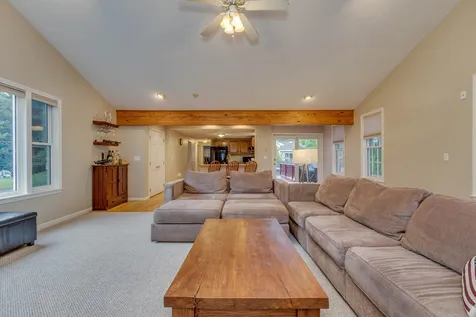 17 Hyacinth Drive Nashua NH 03062