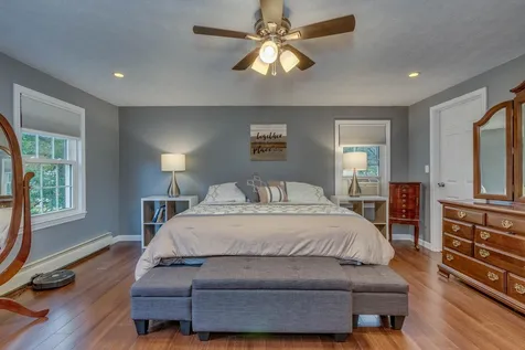 17 Hyacinth Drive Nashua NH 03062