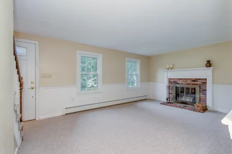 17 Hyacinth Drive Nashua NH 03062