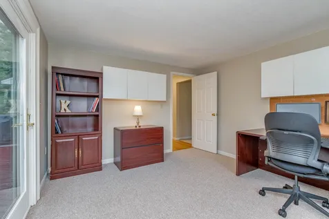 17 Hyacinth Drive Nashua NH 03062