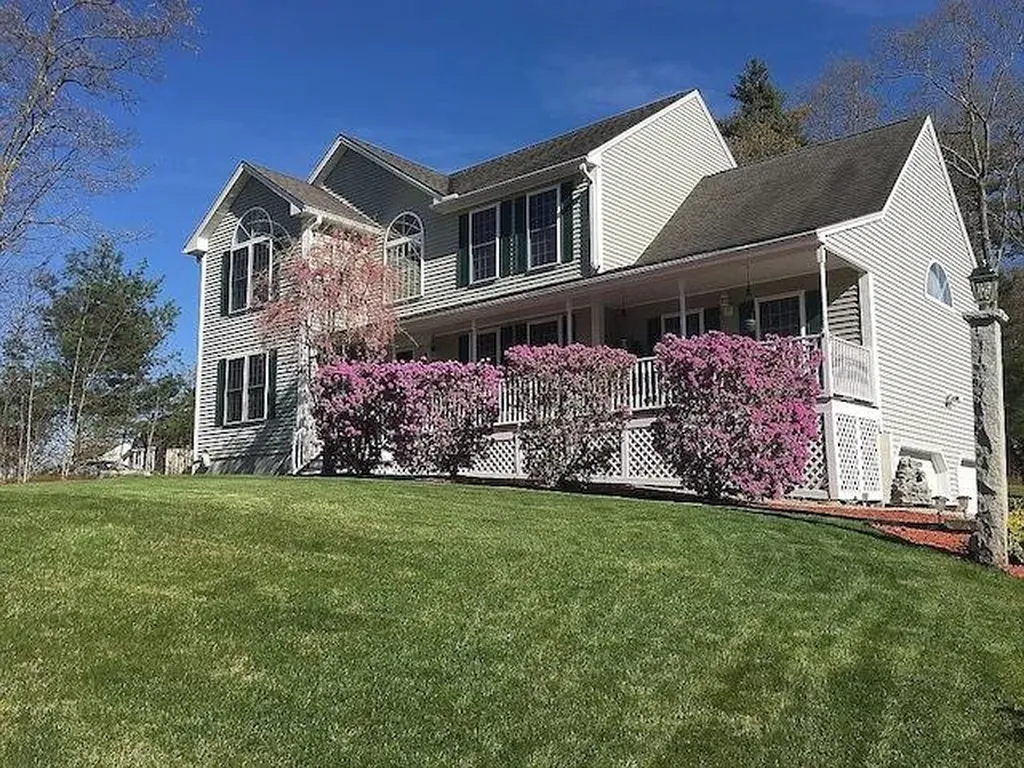 53 Lindsay Road Hooksett NH 03106