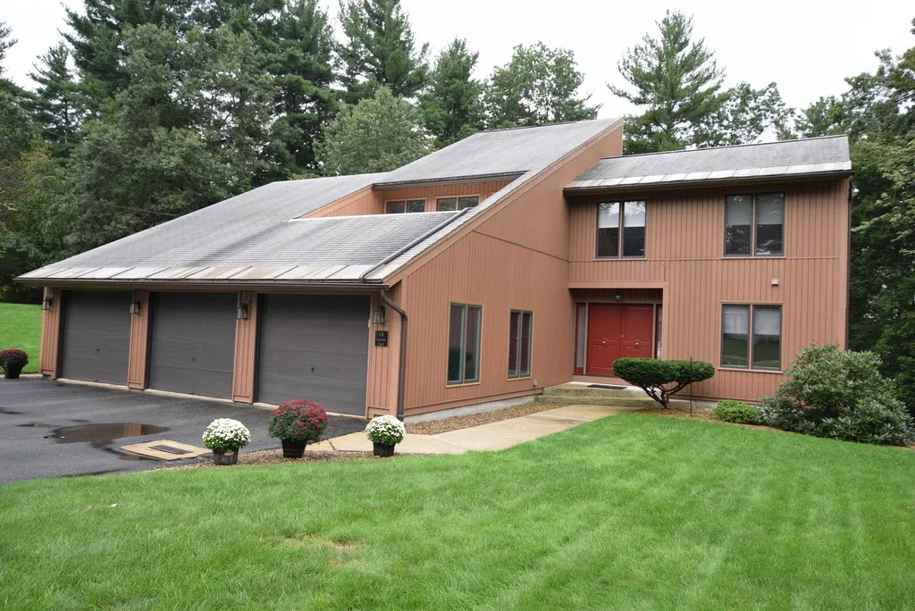 14 Cathedral Circle Nashua NH 03063
