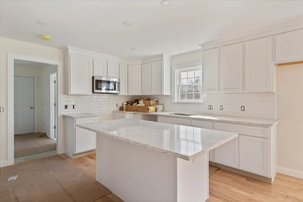 72 South Road North Hampton NH 03862