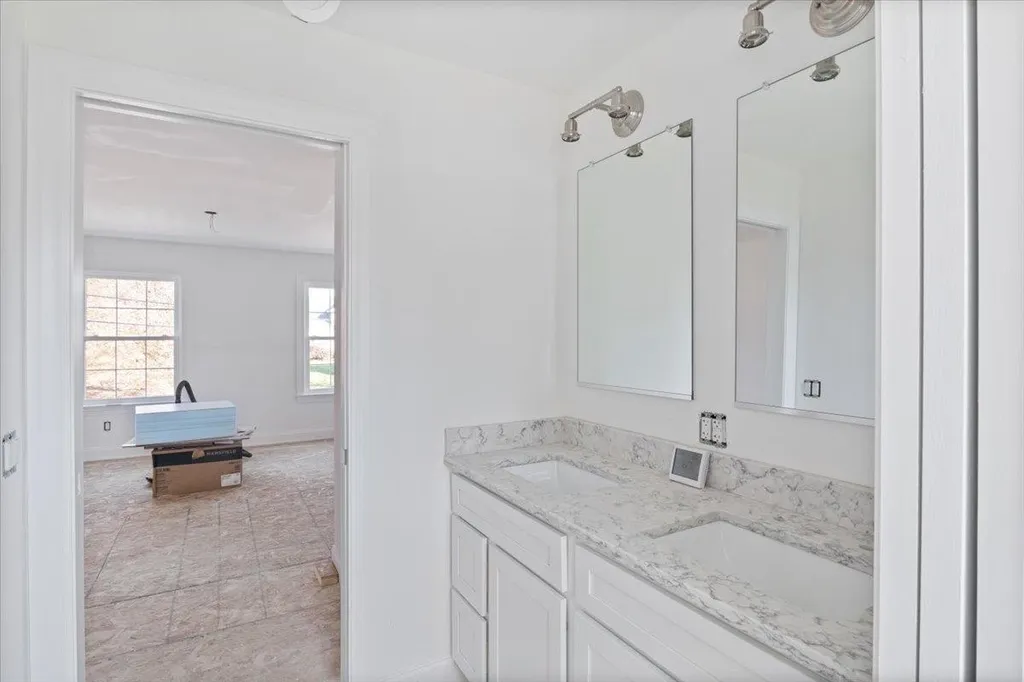 72 South Road North Hampton NH 03862