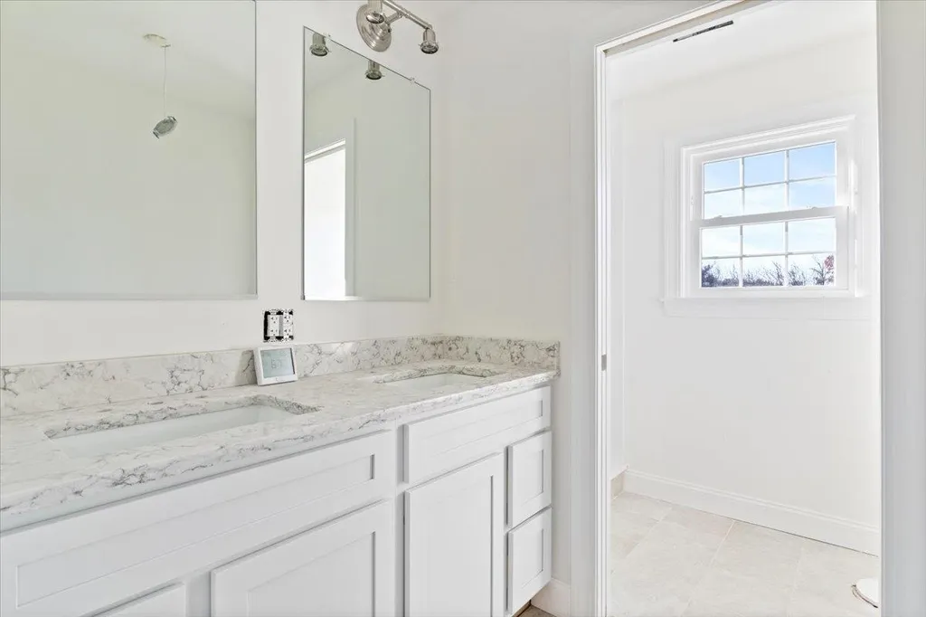 72 South Road North Hampton NH 03862