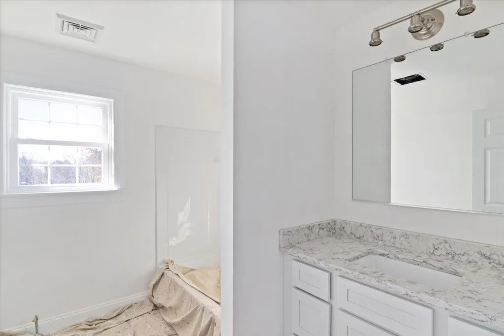 72 South Road North Hampton NH 03862