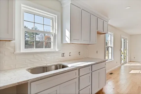 72 South Road North Hampton NH 03862