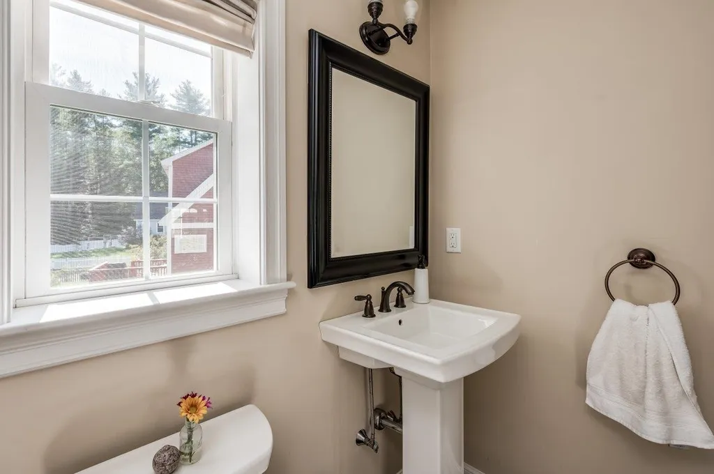 4 Squire Way Exeter NH 03833