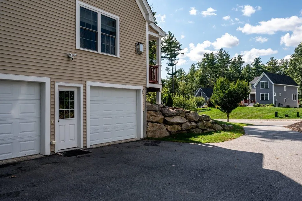 4 Squire Way Exeter NH 03833