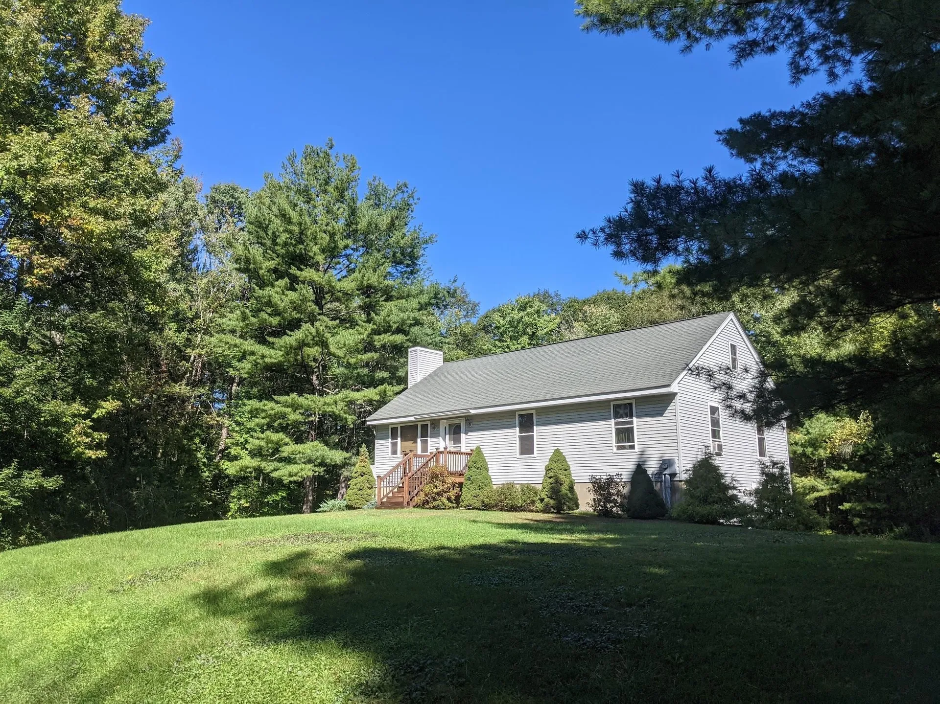 9 Mountain Road Raymond NH 03077