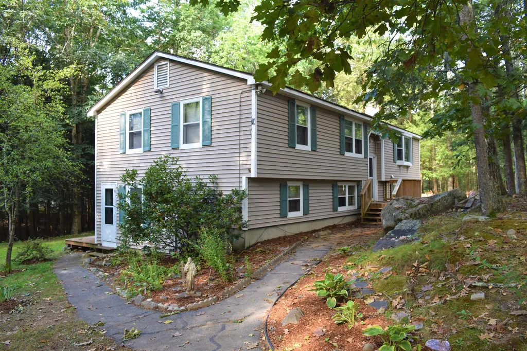 17 Poplin Drive Fremont NH 03044