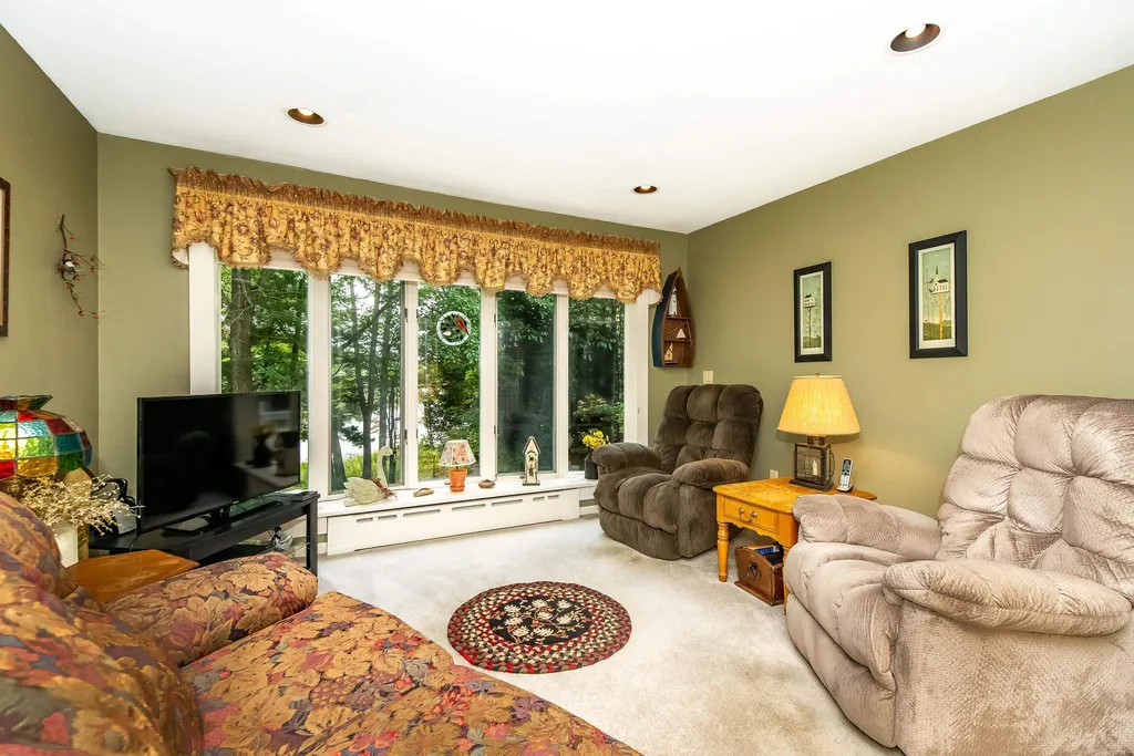 11 Fern Way Madbury NH 03823