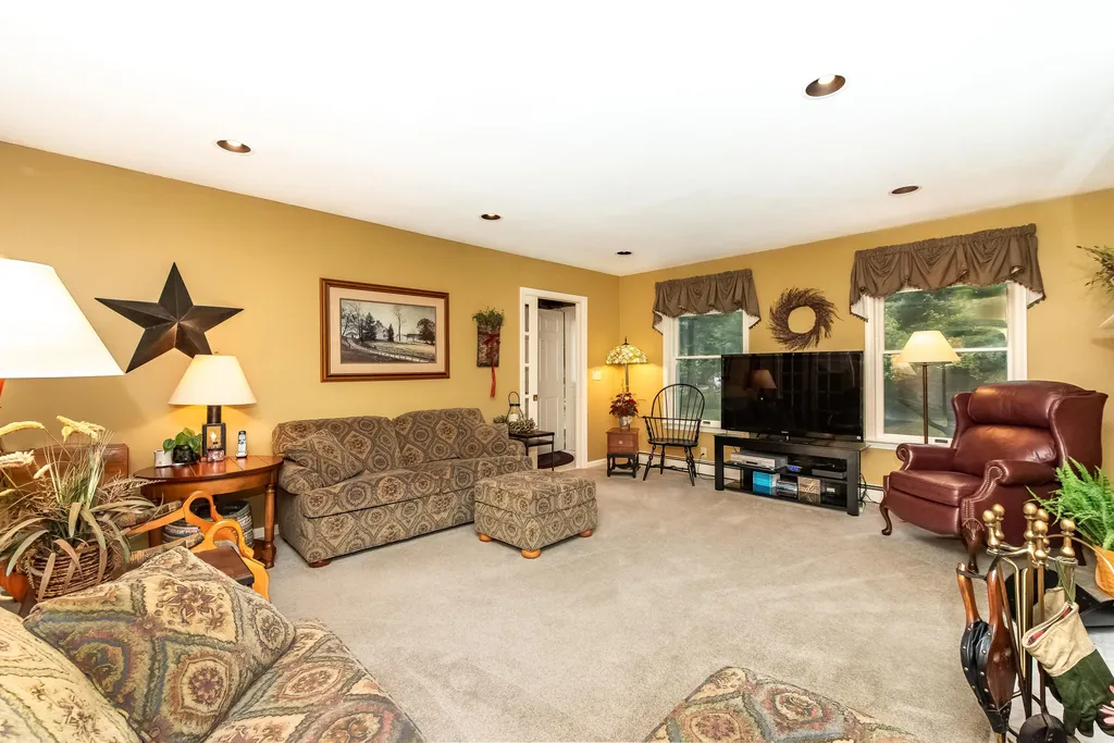 11 Fern Way Madbury NH 03823