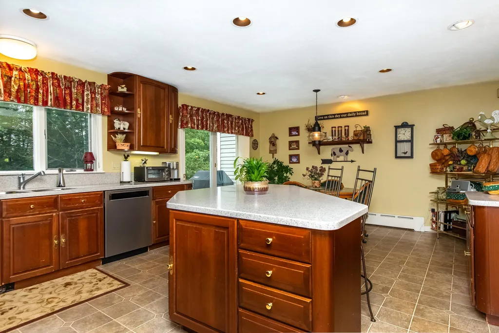 11 Fern Way Madbury NH 03823