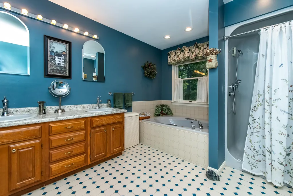 11 Fern Way Madbury NH 03823