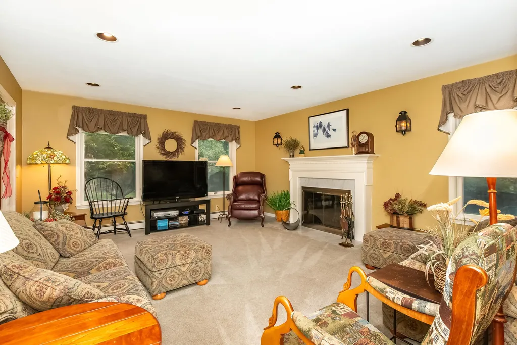 11 Fern Way Madbury NH 03823