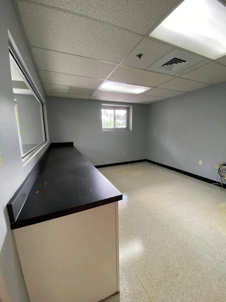 1069 S Mammoth Road Manchester NH 03104