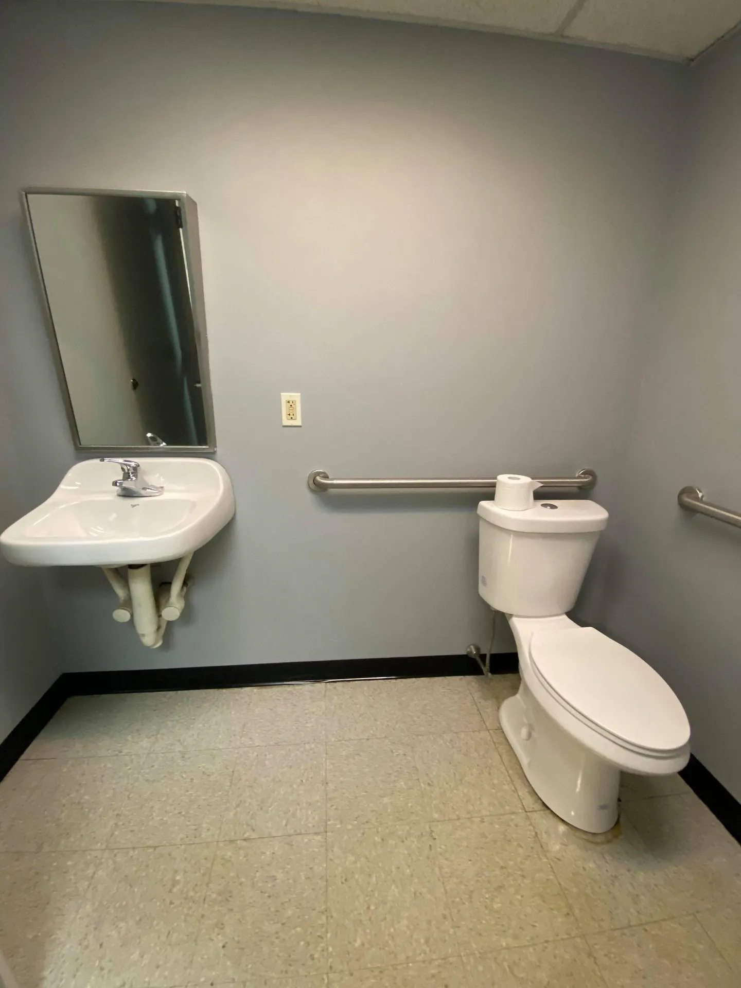 1069 S Mammoth Road Manchester NH 03104