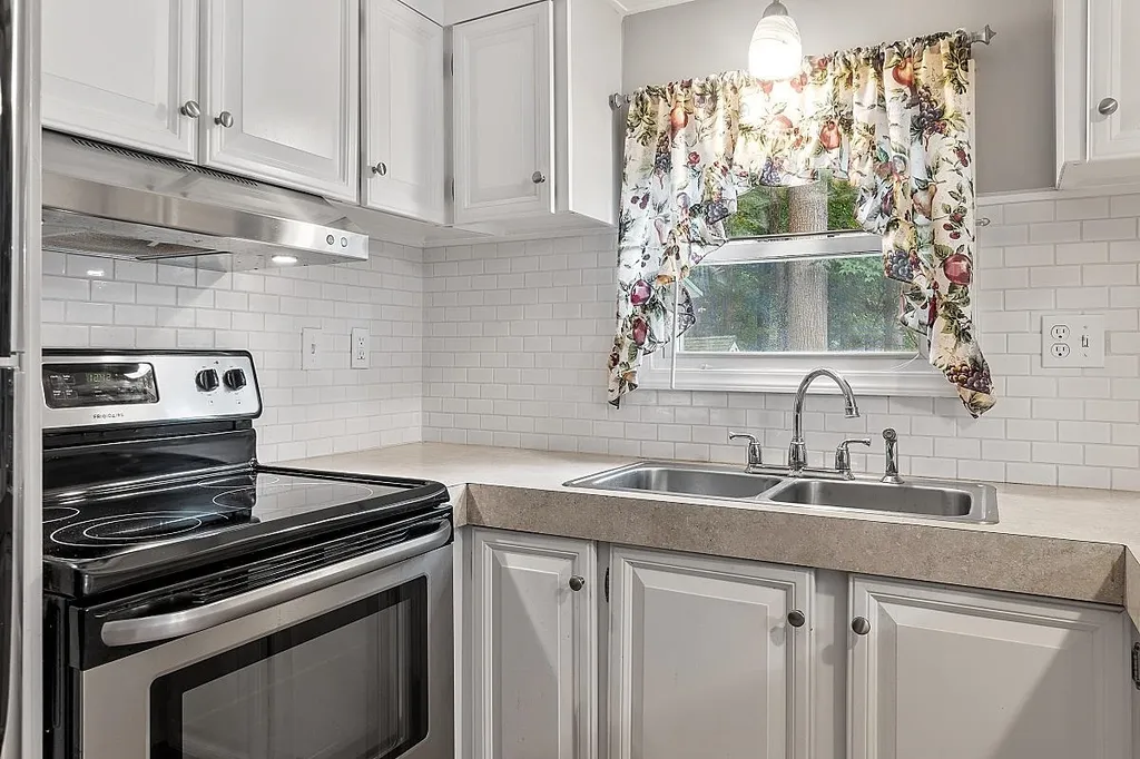 29 Mercury Lane Nashua NH 03062