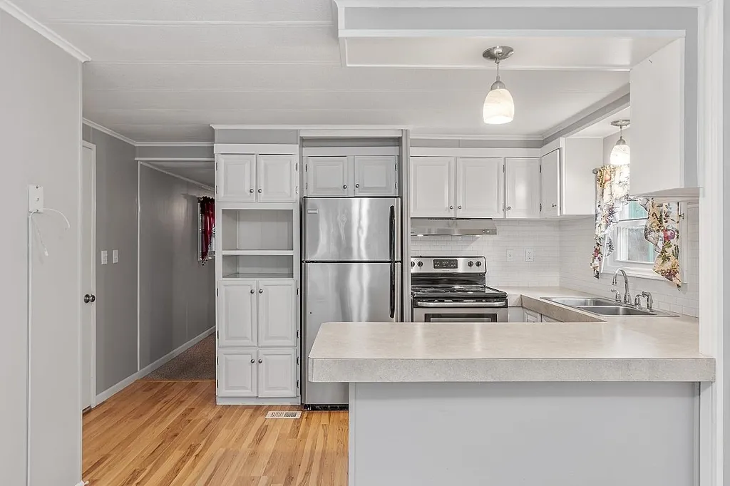 29 Mercury Lane Nashua NH 03062