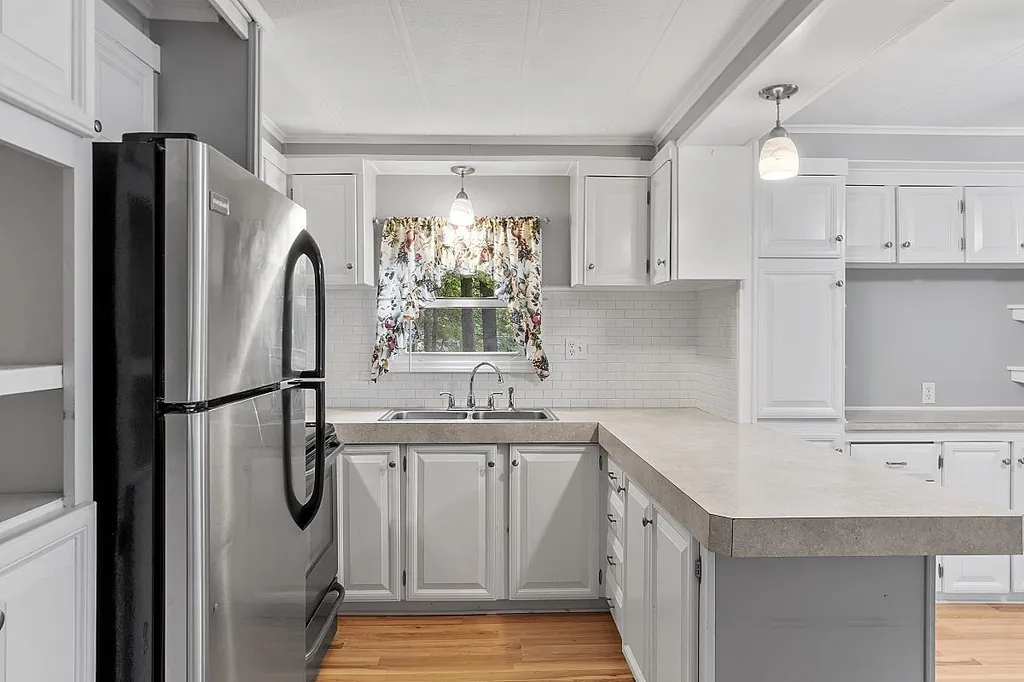 29 Mercury Lane Nashua NH 03062