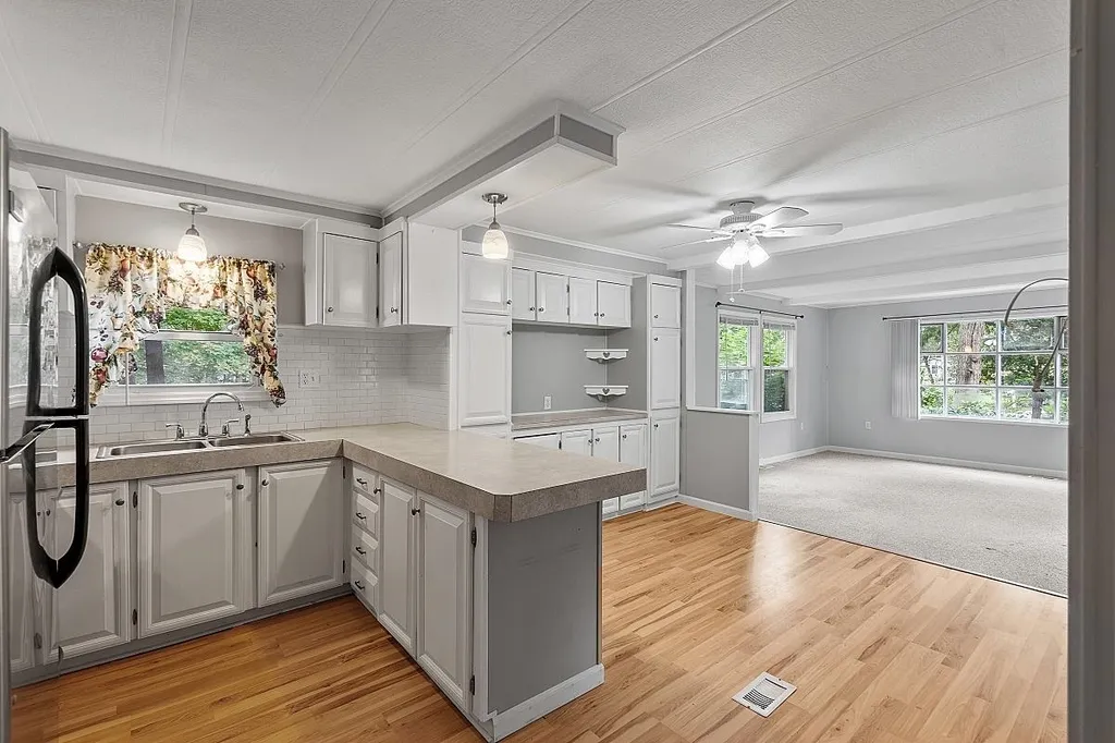 29 Mercury Lane Nashua NH 03062