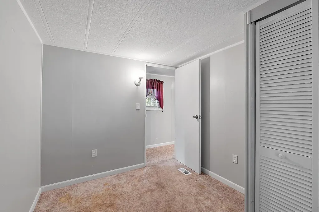 29 Mercury Lane Nashua NH 03062
